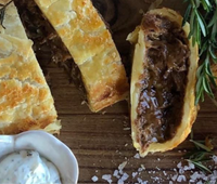 Pulled lamb, bacon & paprika mini pies (4 pies x 250g each)